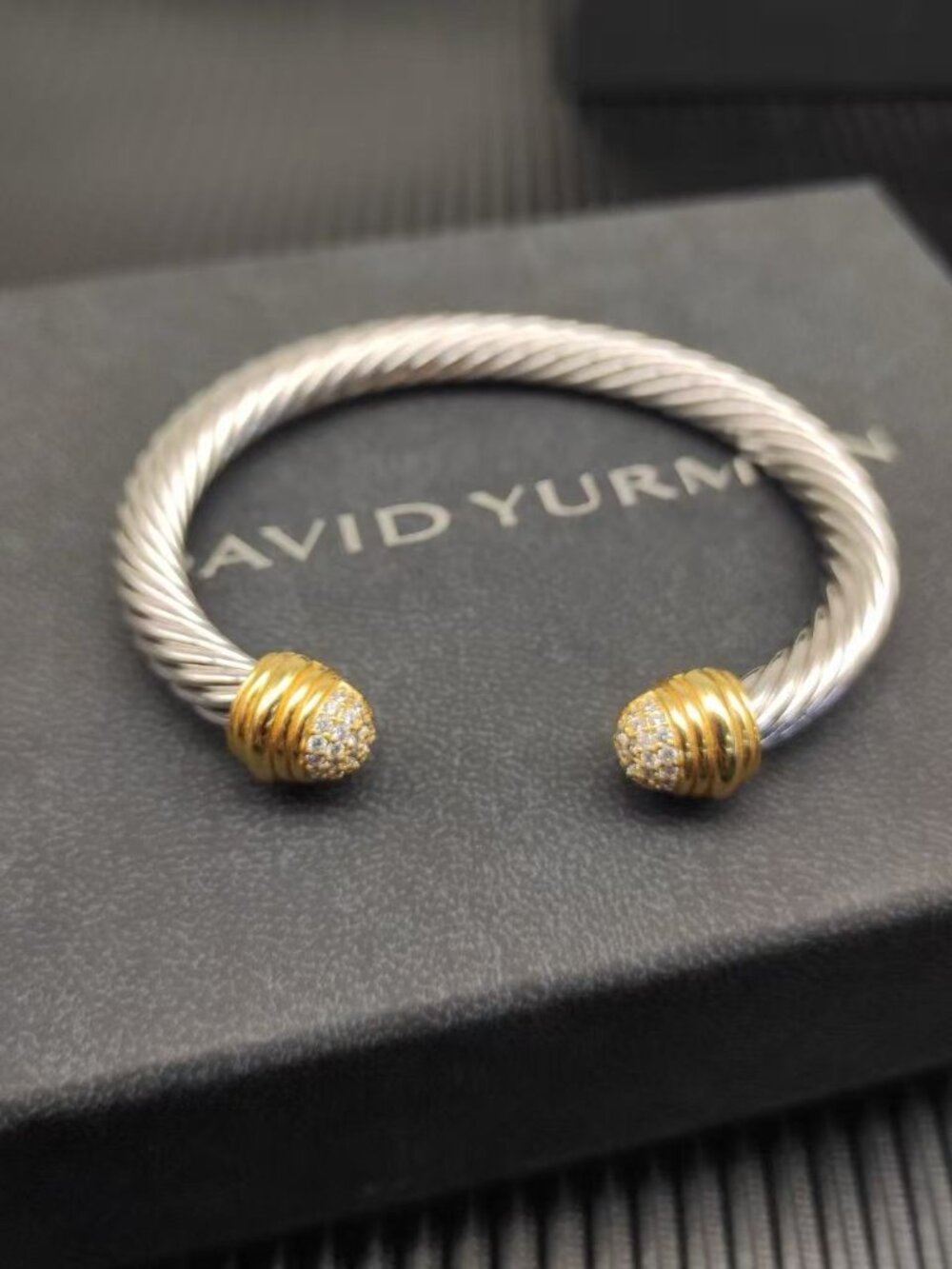 95% NEW David Yurman Round Head Bracelet - Picture 6 of 6